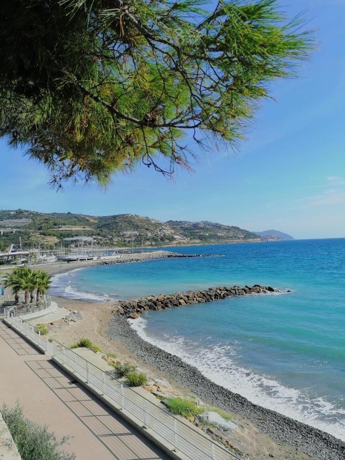 Ca' De Raffe' Apartment Lingueglietta ภายนอก รูปภาพ